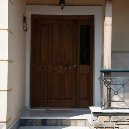 Εξοχική Κατοικία *
